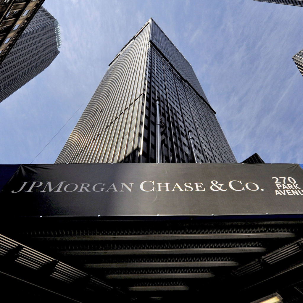 กราฟ J.P. Morgan หรือกราฟที่แสดงแท่งเทียนสีเขียวยาวๆ ที่เกิดขึ้นหลังจากแท่งแดง (Panic Buy)